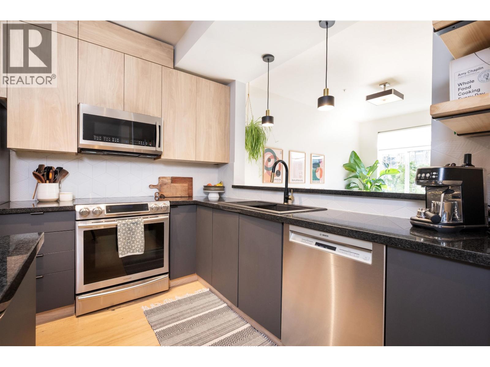 57 40632 GOVERNMENT ROAD, Squamish