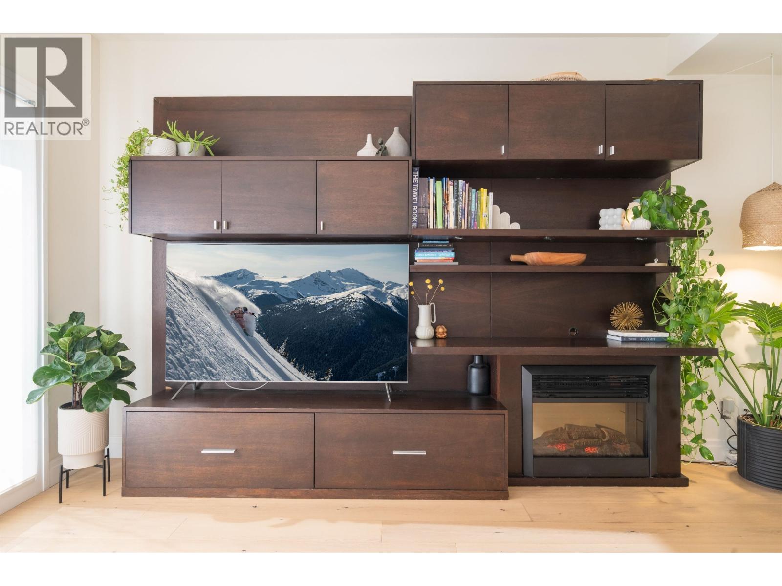 57 40632 GOVERNMENT ROAD, Squamish