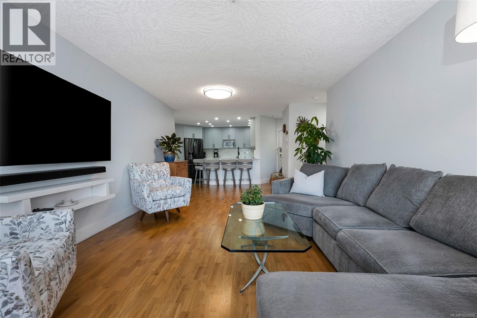 306 1085 Tillicum Rd, Esquimalt