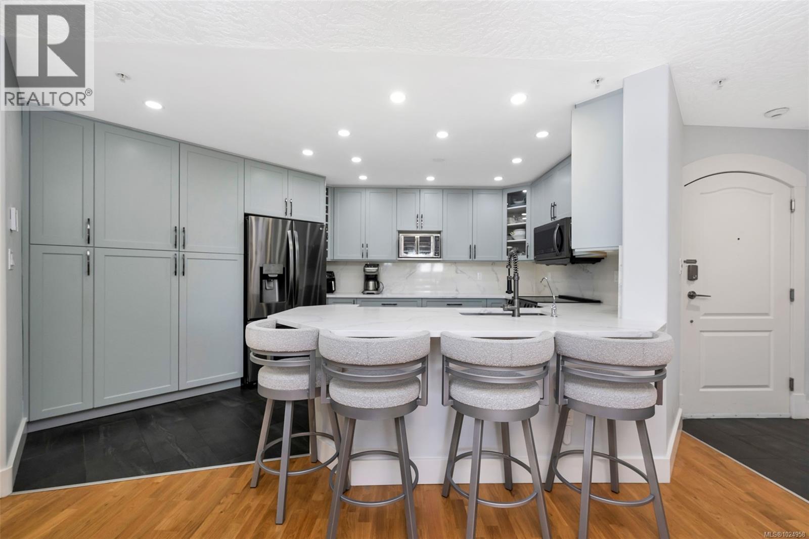 306 1085 Tillicum Rd, Esquimalt