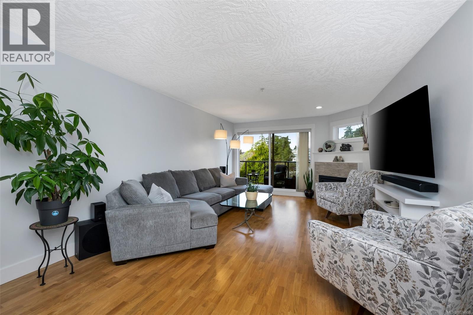 306 1085 Tillicum Rd, Esquimalt