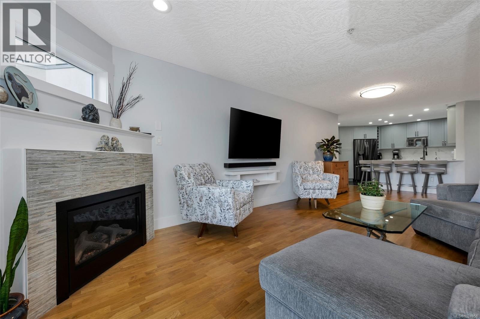 306 1085 Tillicum Rd, Esquimalt