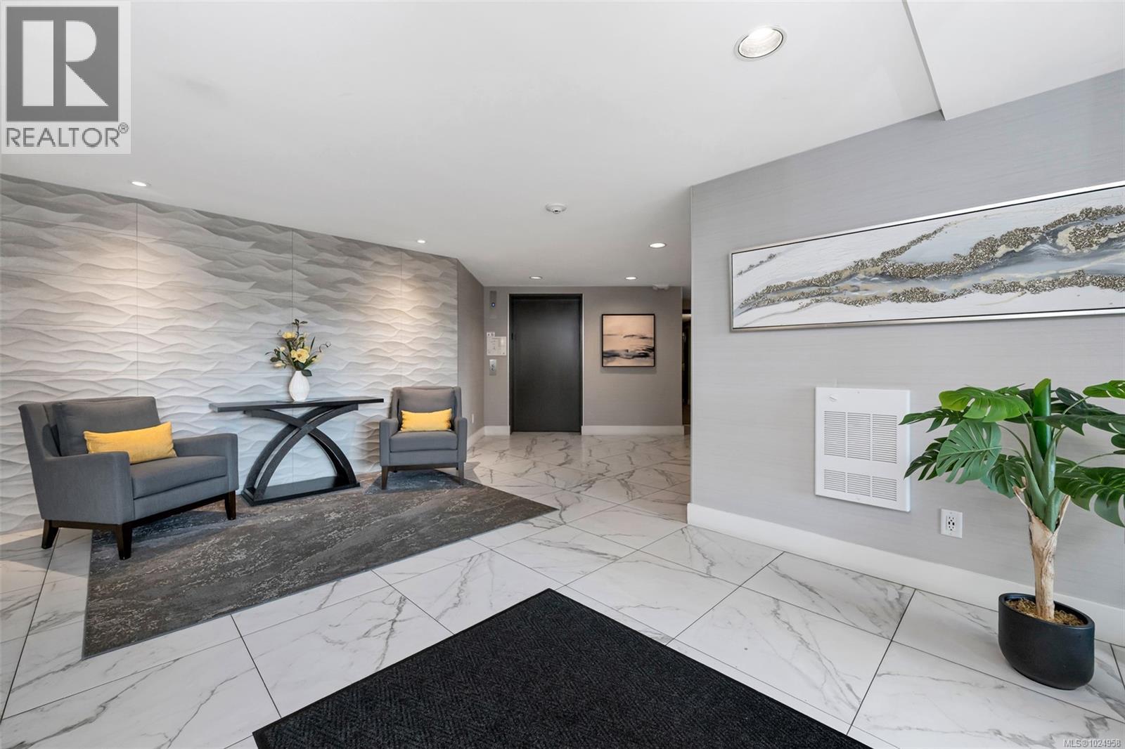 306 1085 Tillicum Rd, Esquimalt