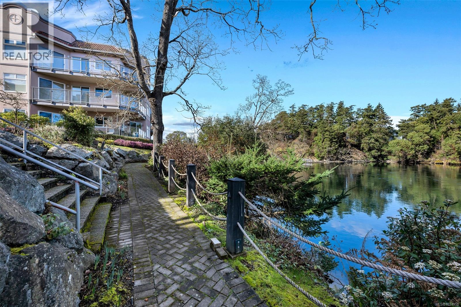 306 1085 Tillicum Rd, Esquimalt