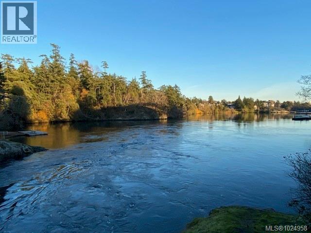 306 1085 Tillicum Rd, Esquimalt