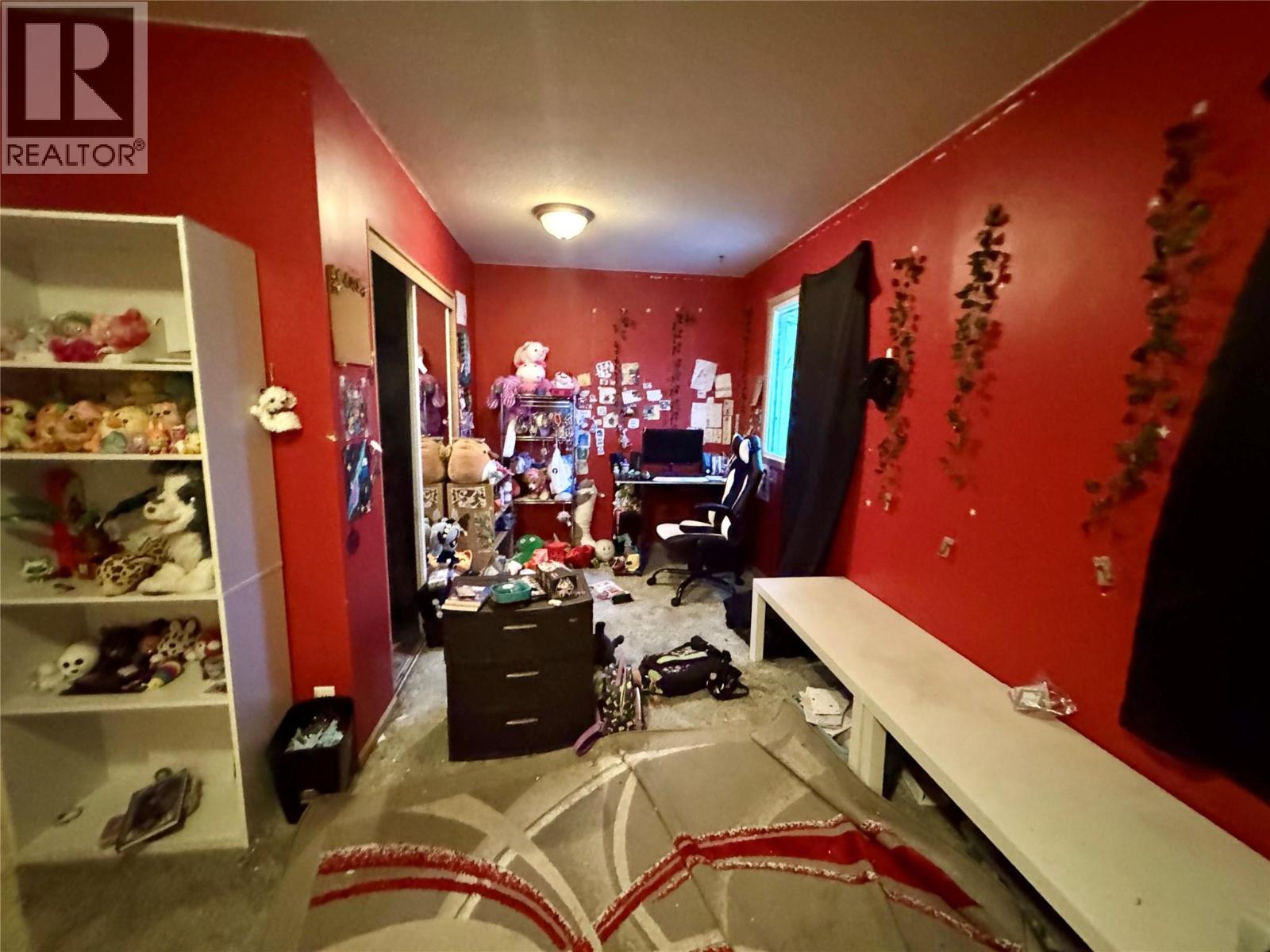 1714 DOUGLAS Street, Merritt