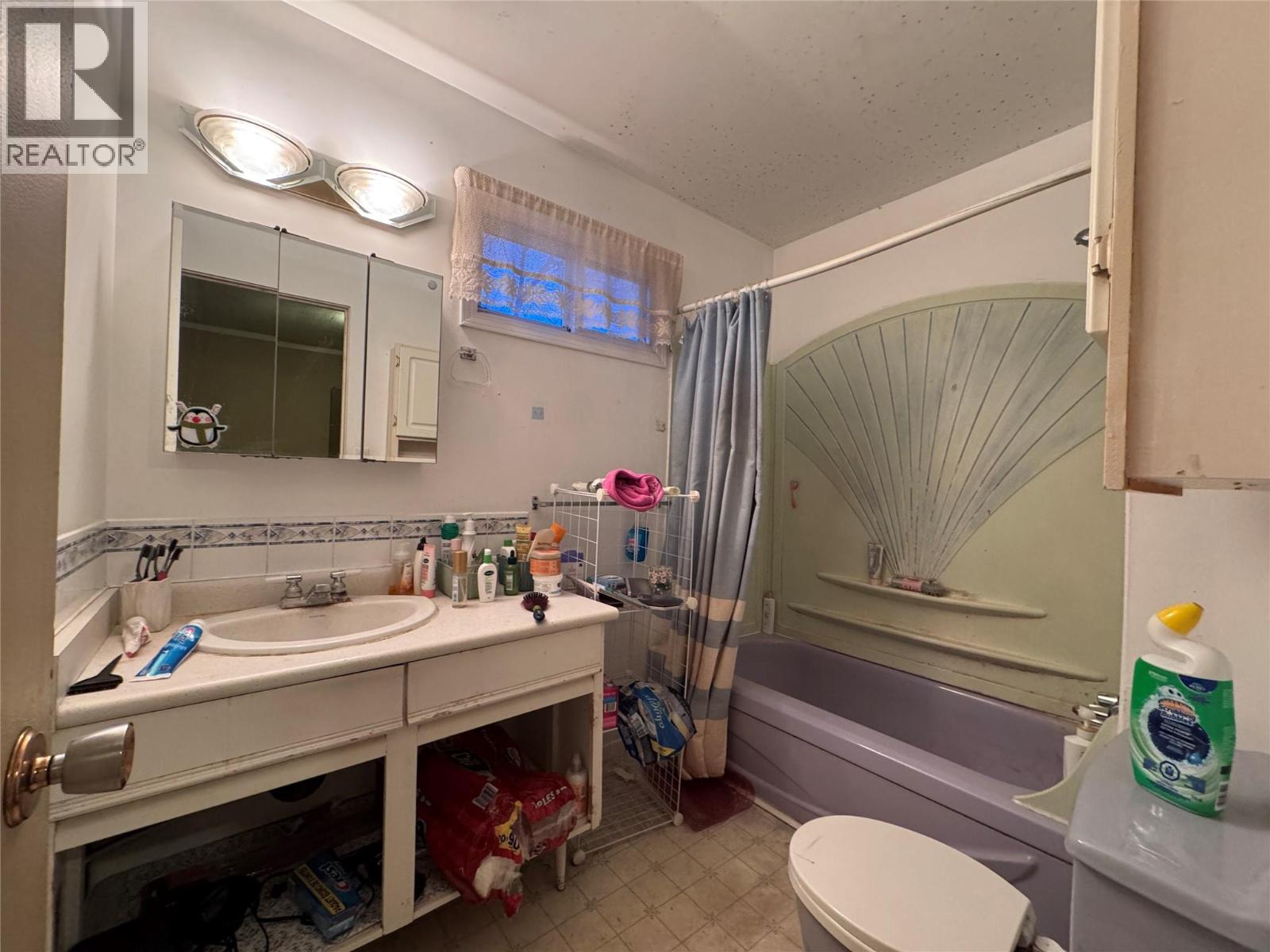 1714 DOUGLAS Street, Merritt