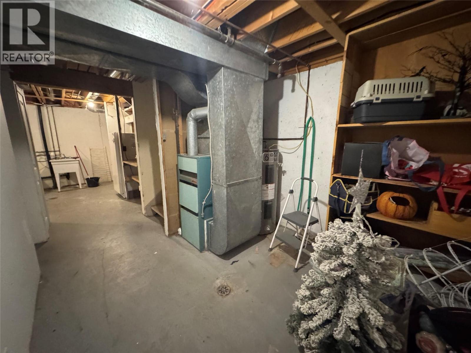 1714 DOUGLAS Street, Merritt