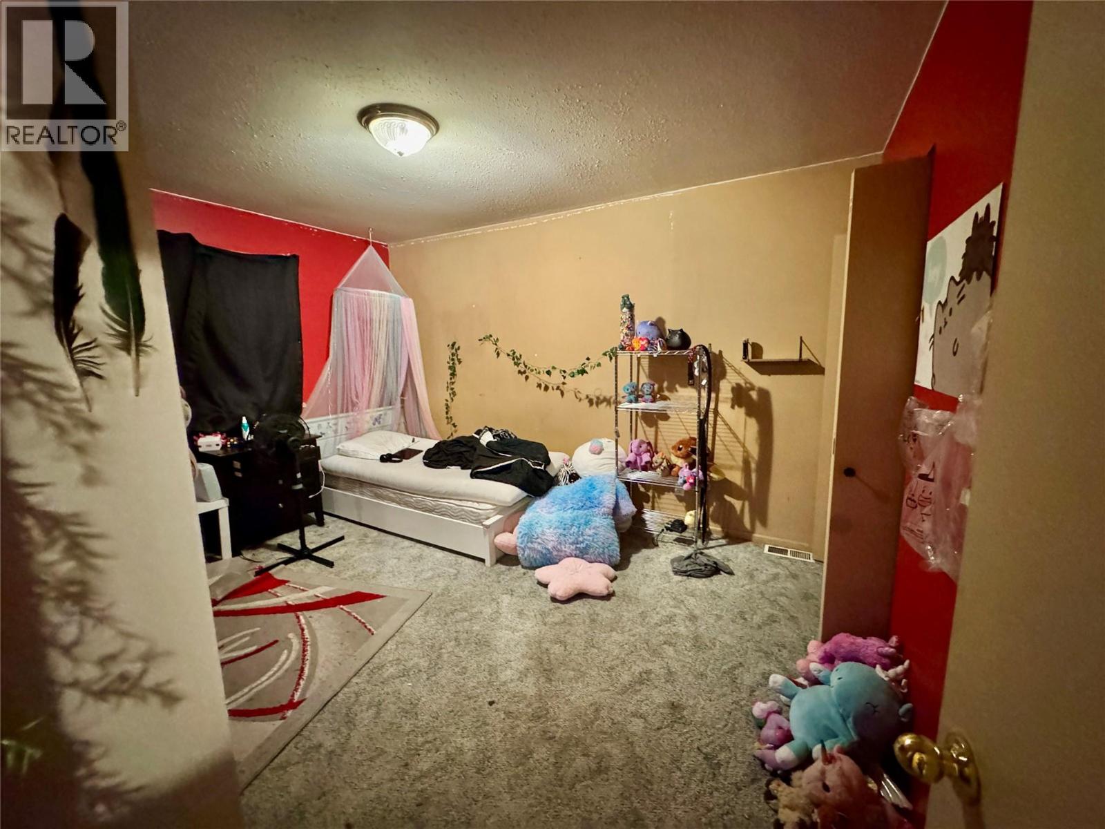 1714 DOUGLAS Street, Merritt