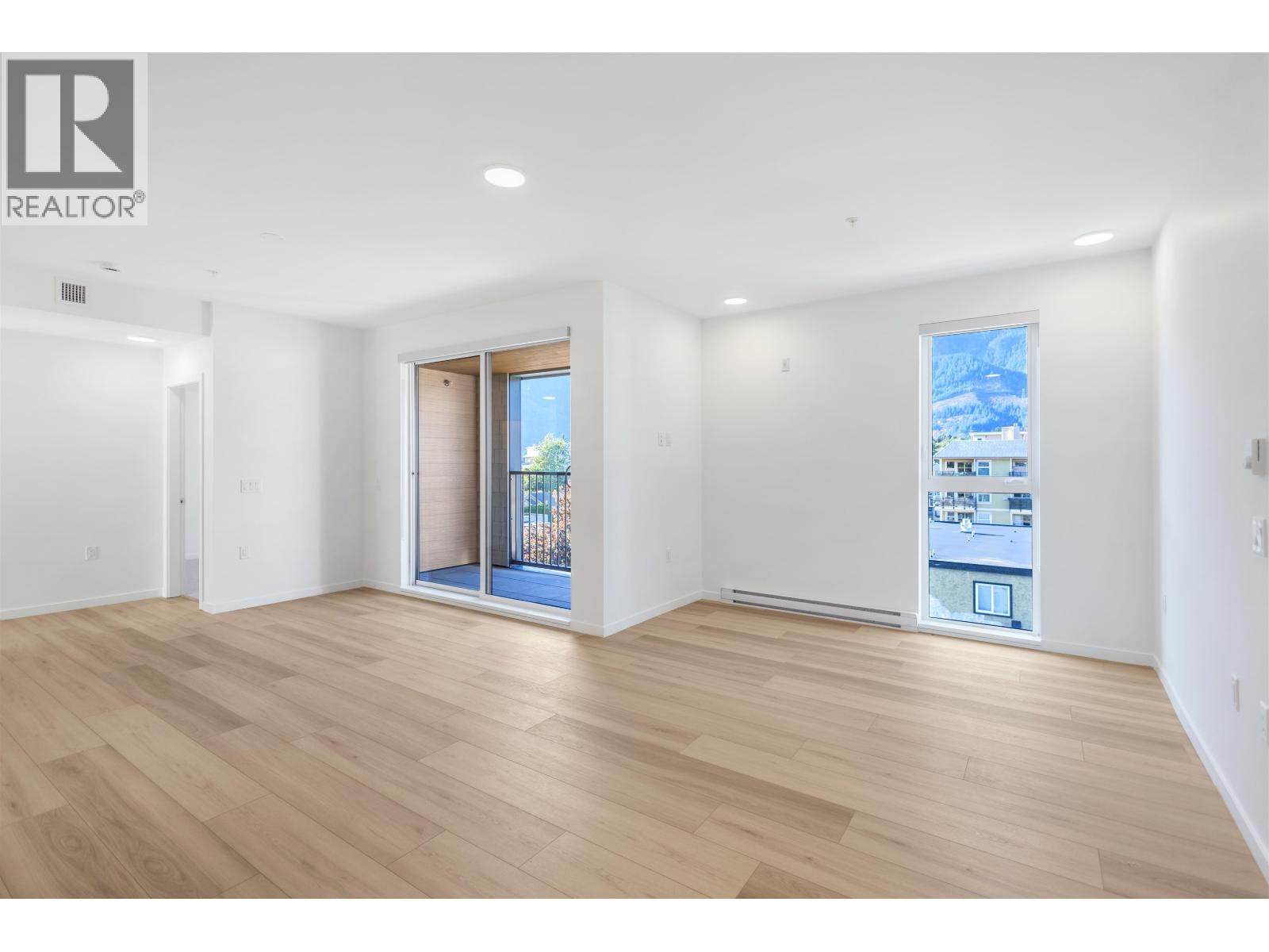 400 37994 SECOND AVENUE, Squamish