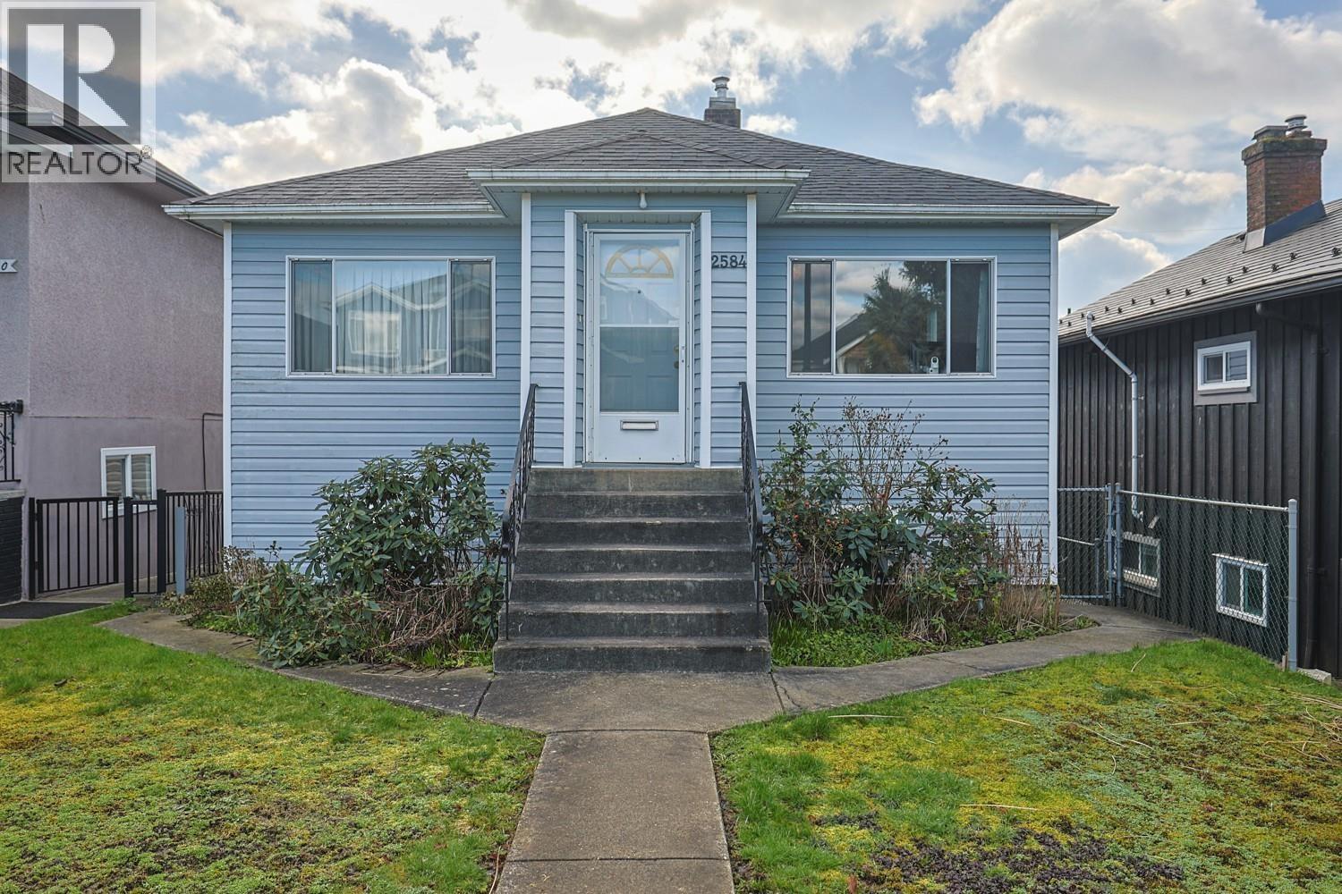 2584 E GEORGIA STREET - Main photo, Vancouver, British Columbia