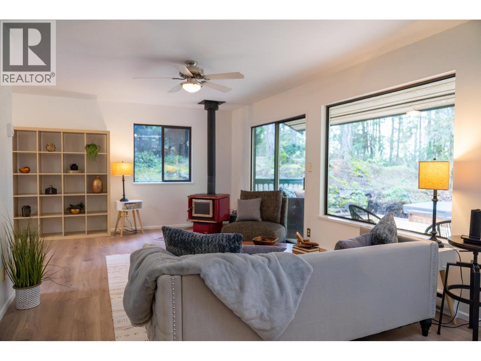 37150 SCHOONER WAY, Pender Island