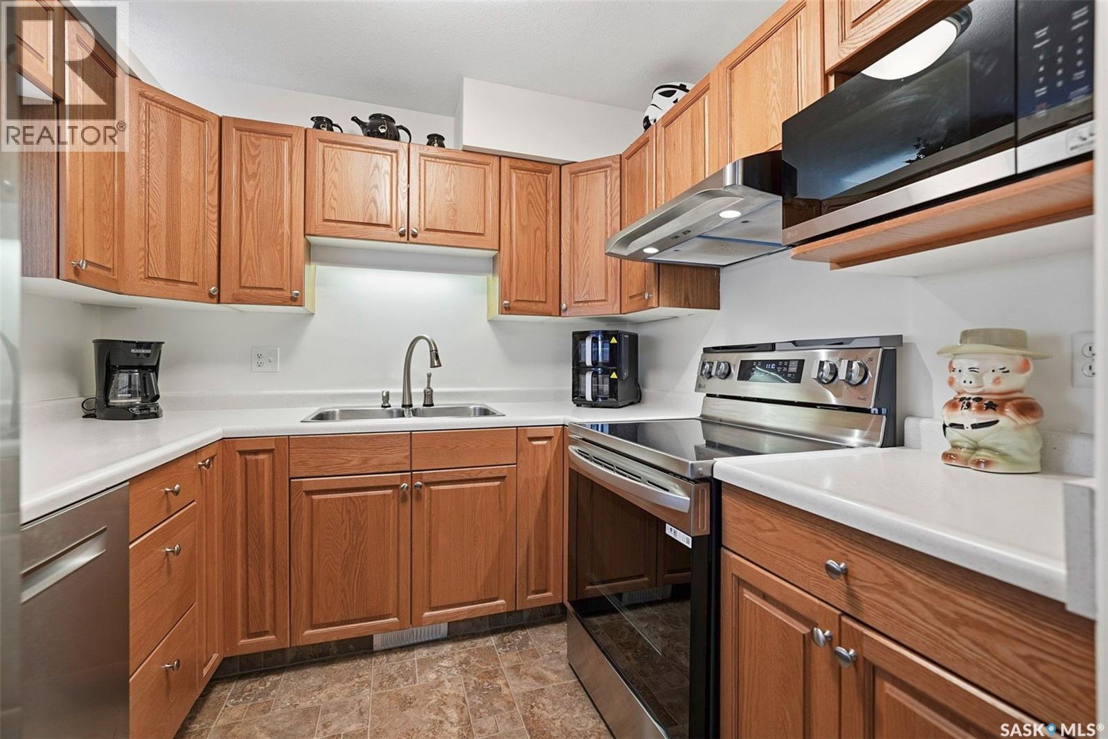 #4 102 WILLOW STREET - 12