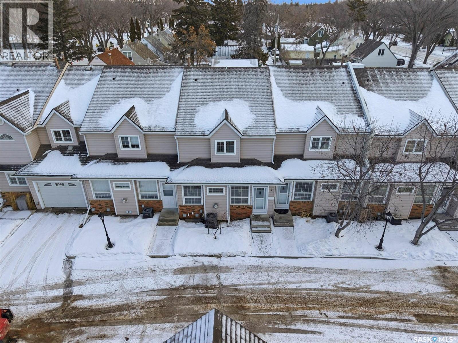 #4 102 WILLOW STREET - 29