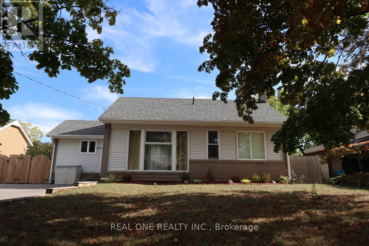 130 MAYFIELD DRIVE - Photo 2 of 37, Oakville (CP College Park), Ontario