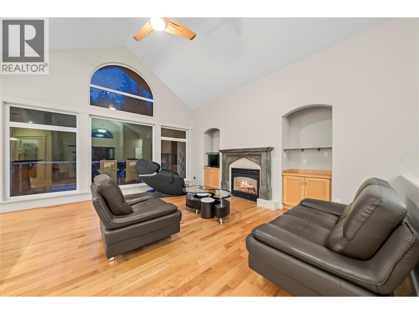 2470 24 Avenue NE - 16