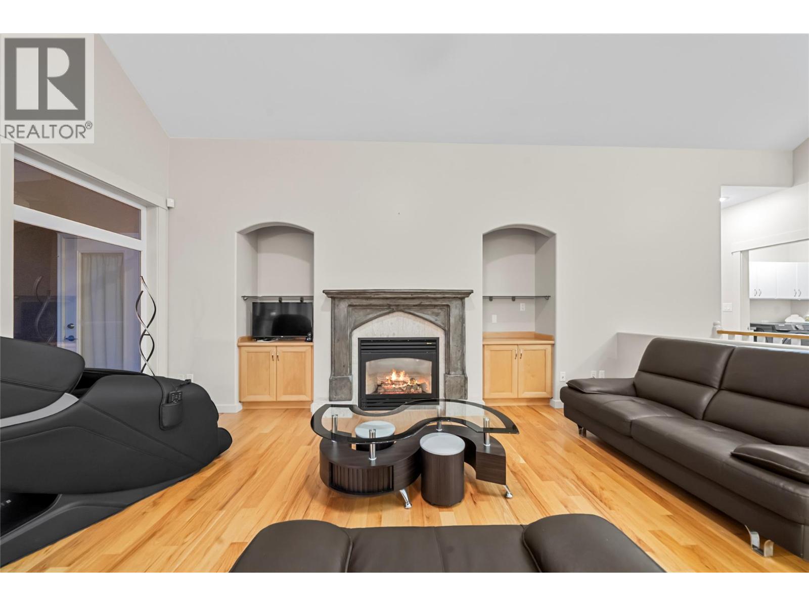 2470 24 Avenue NE - 17