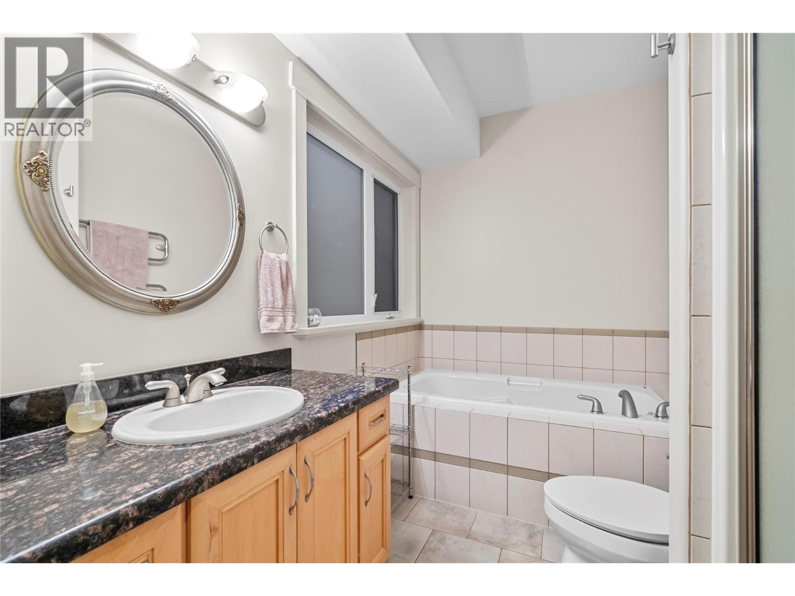 2470 24 Avenue NE - 30