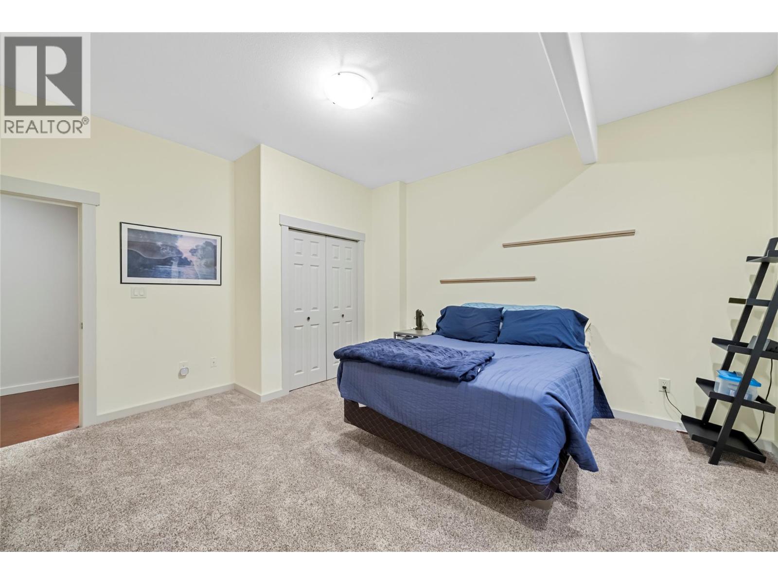 2470 24 Avenue NE - 44