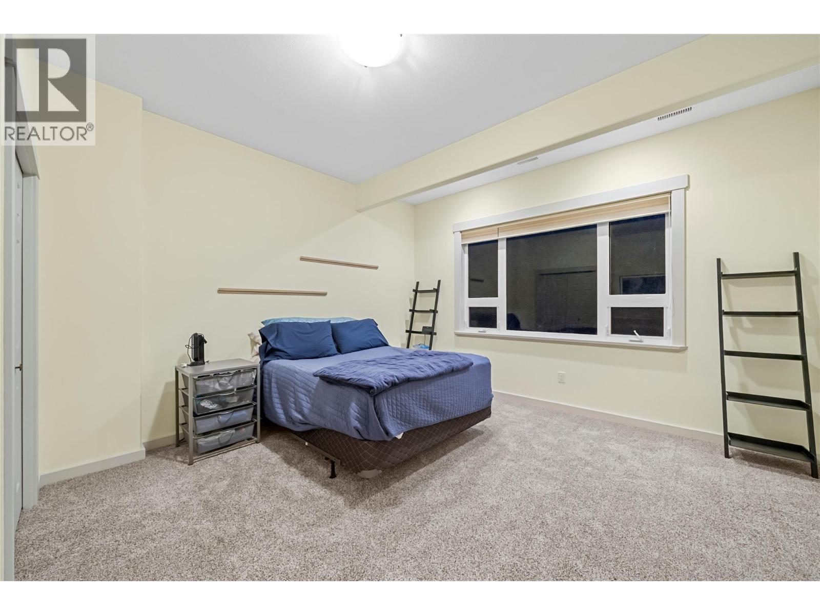 2470 24 Avenue NE - 45