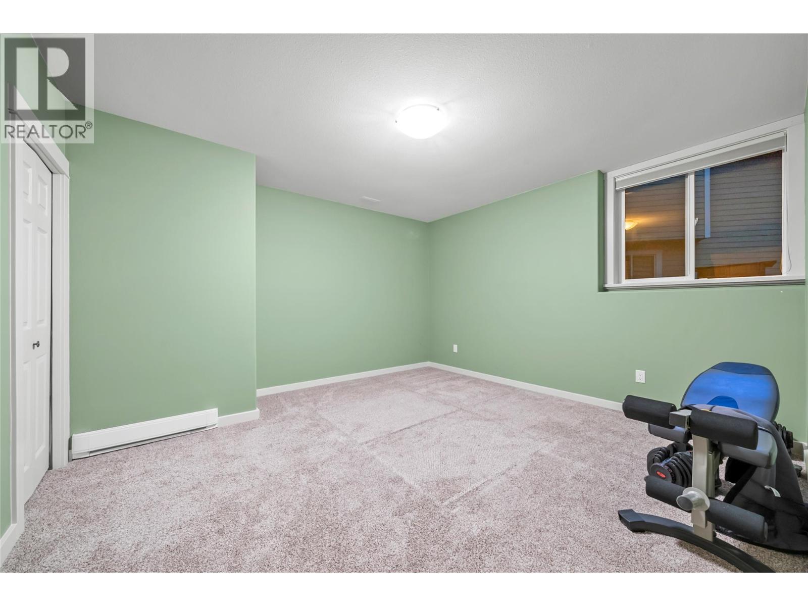 2470 24 Avenue NE - 47