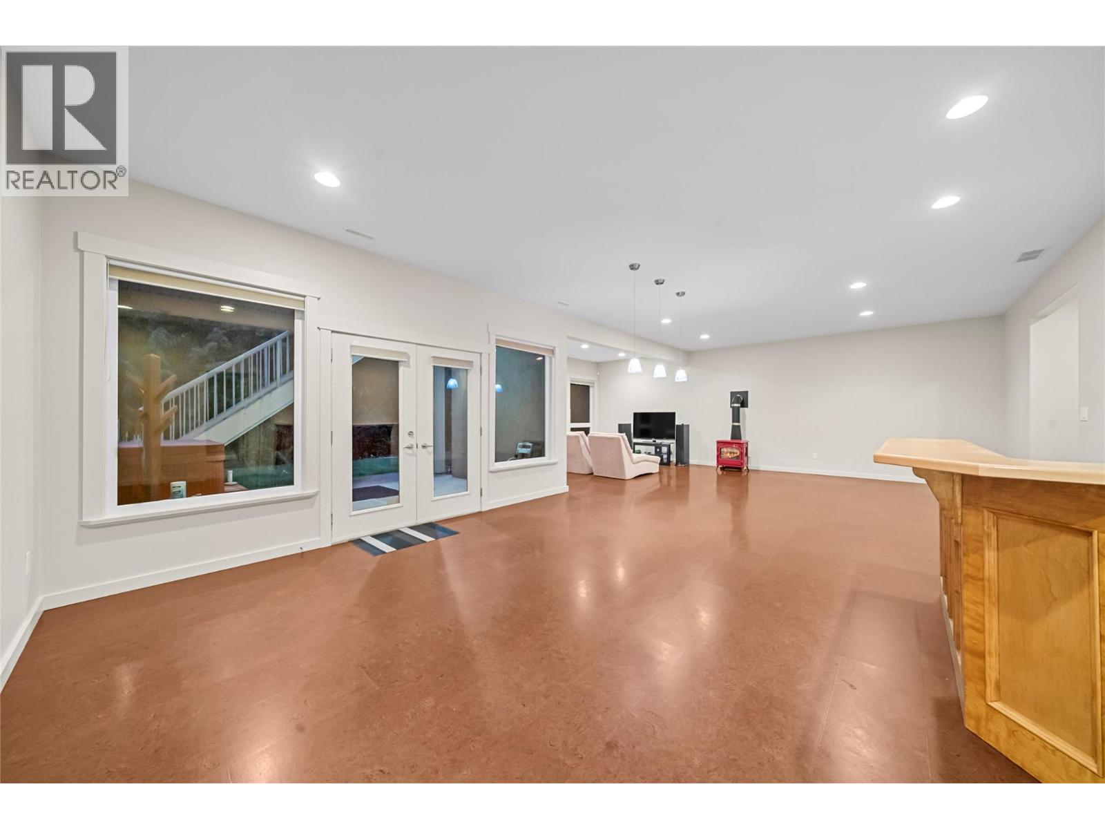 2470 24 Avenue NE, Salmon Arm