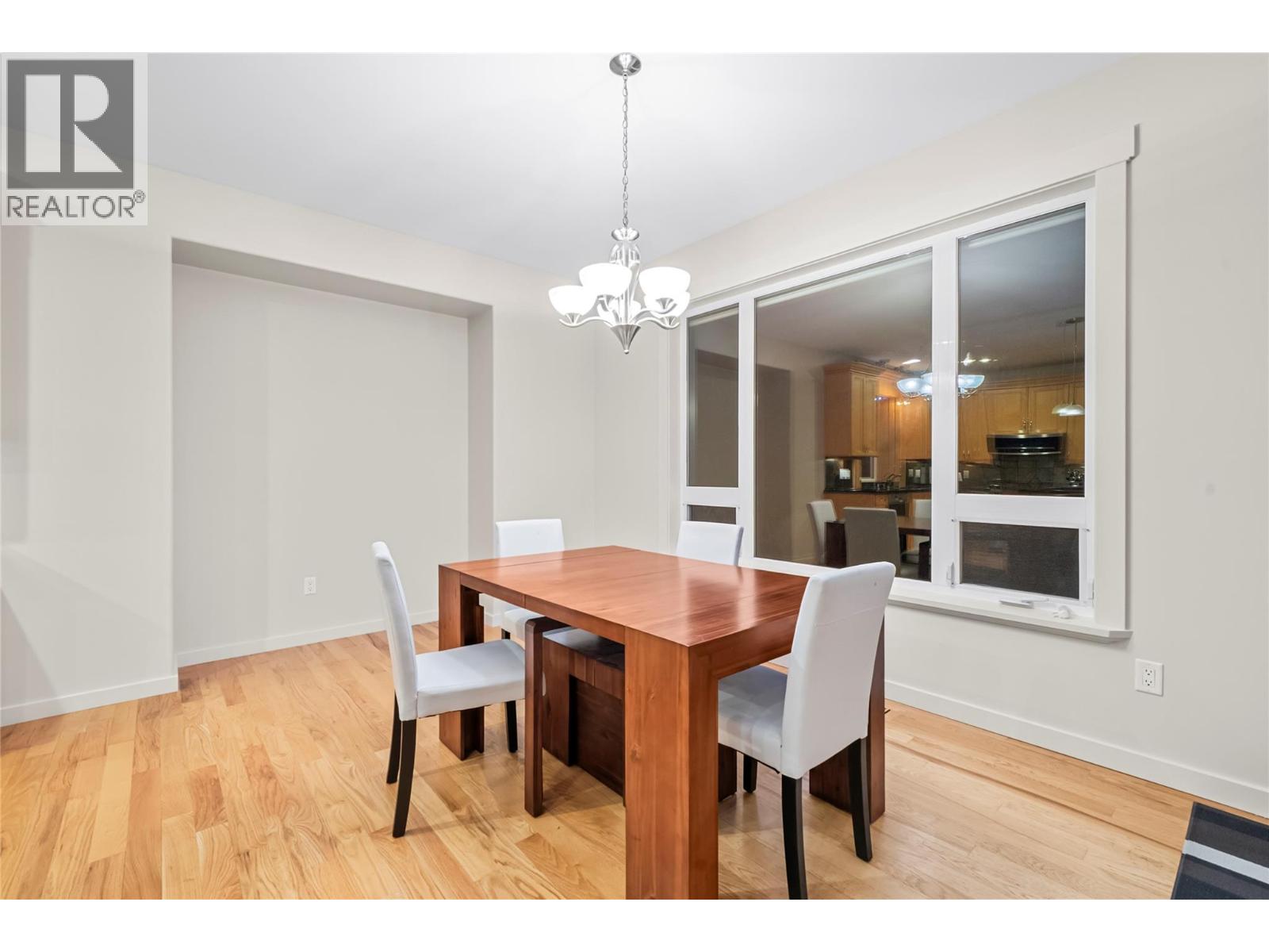 2470 24 Avenue NE - 26