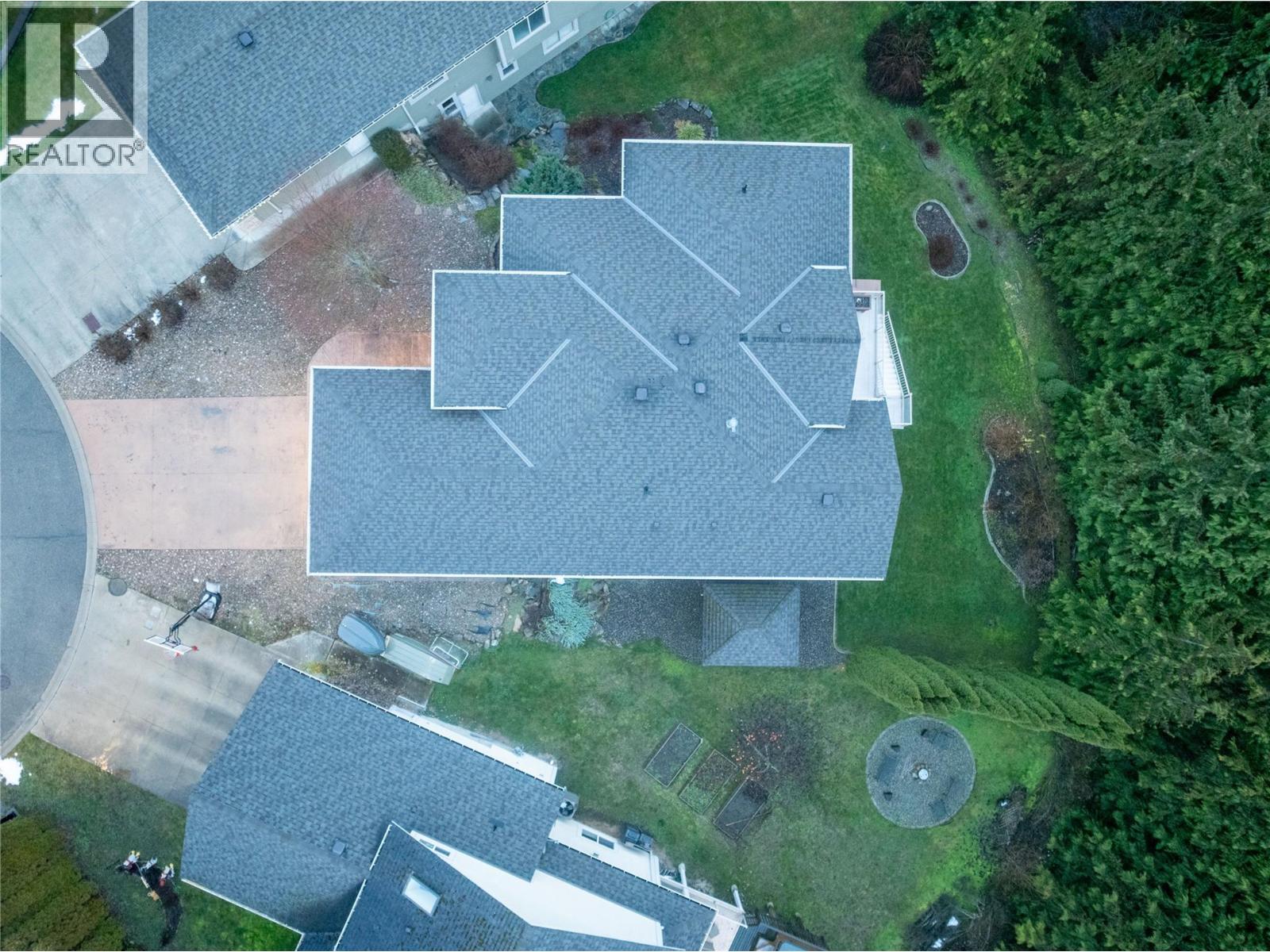 2470 24 Avenue NE - 3