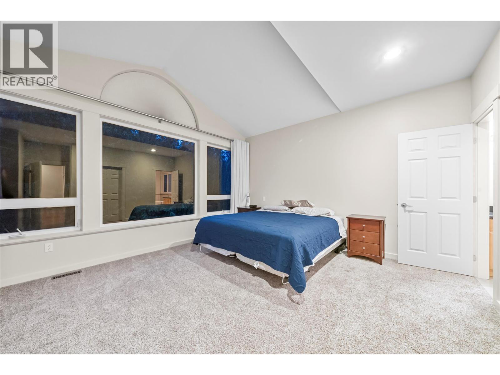2470 24 Avenue NE - 27