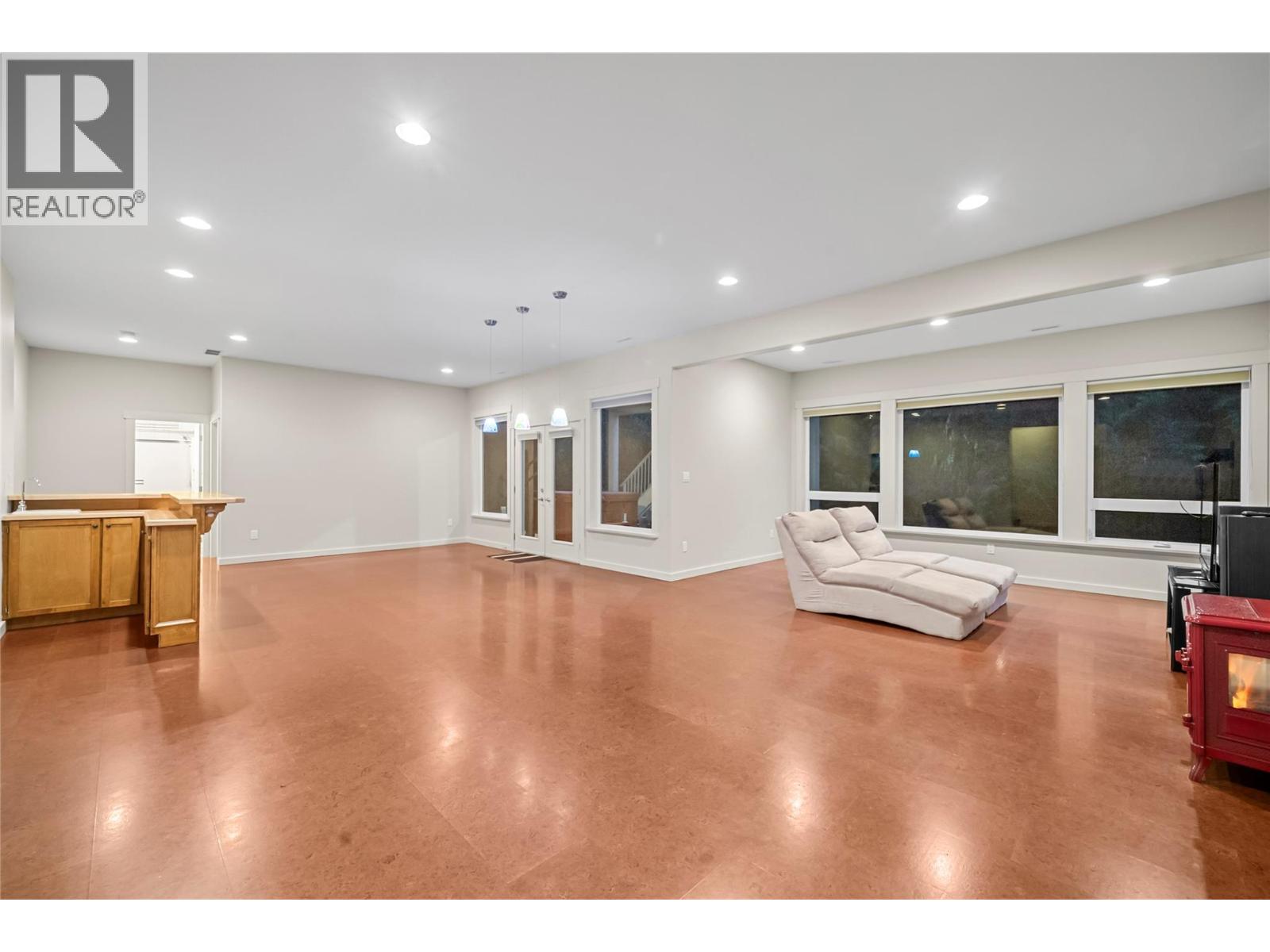 2470 24 Avenue NE, Salmon Arm