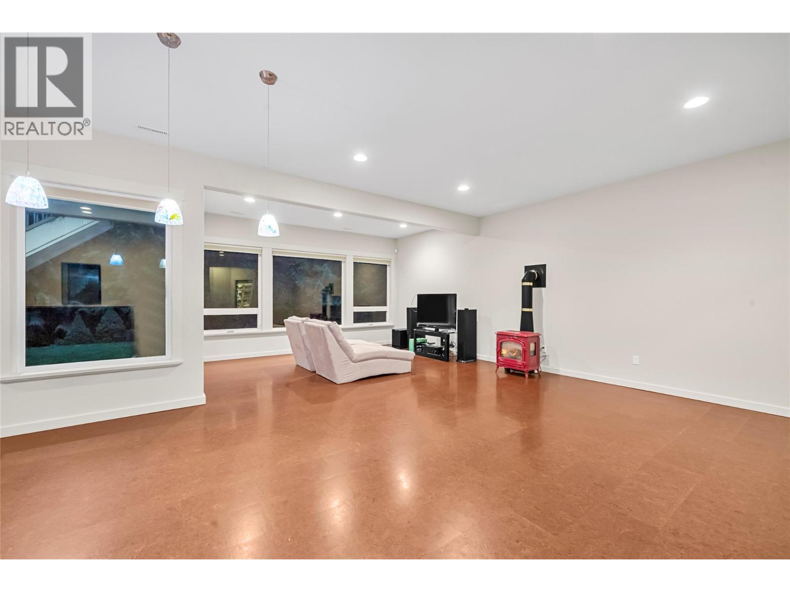 2470 24 Avenue NE, Salmon Arm