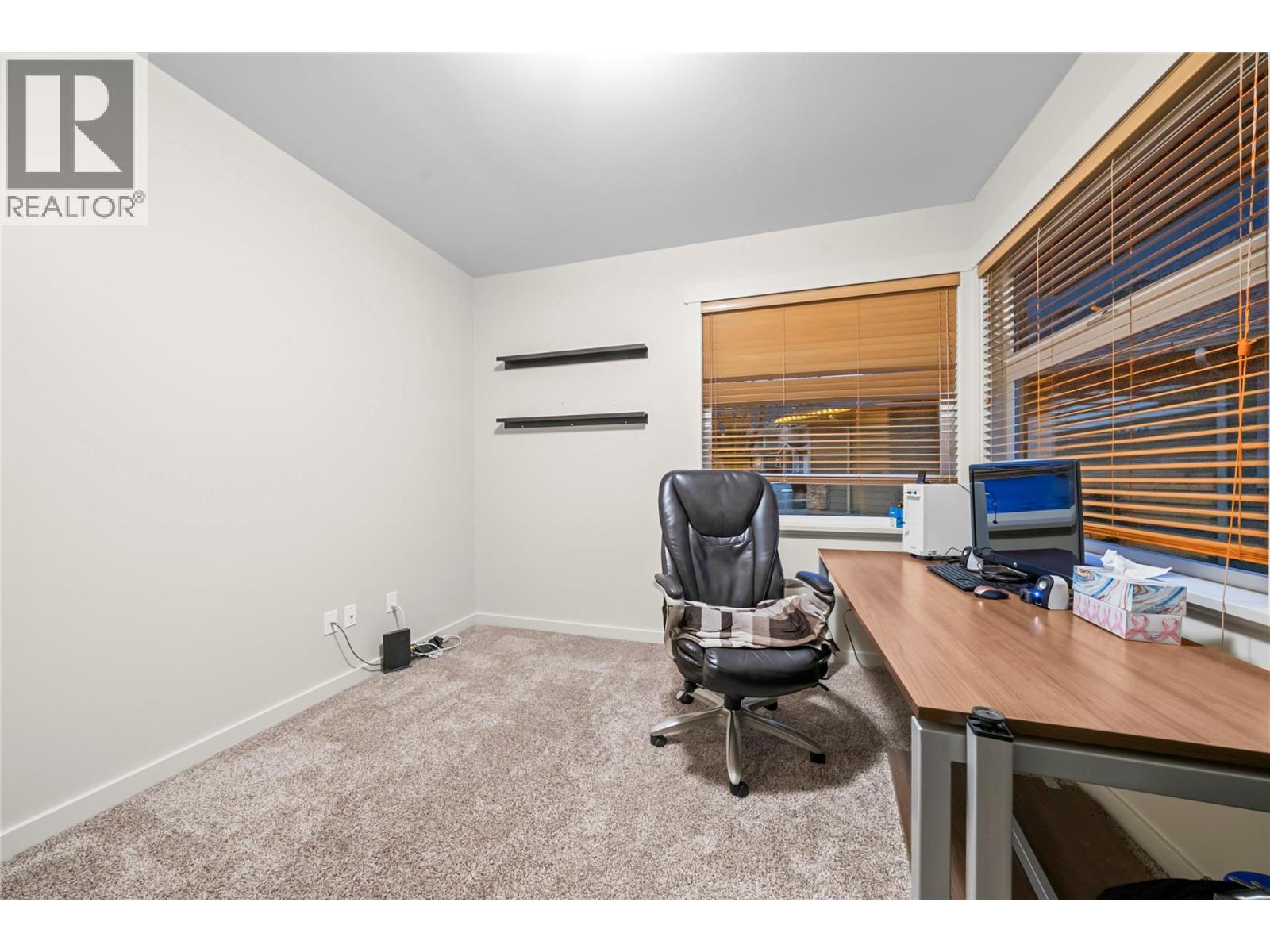 2470 24 Avenue NE - 35