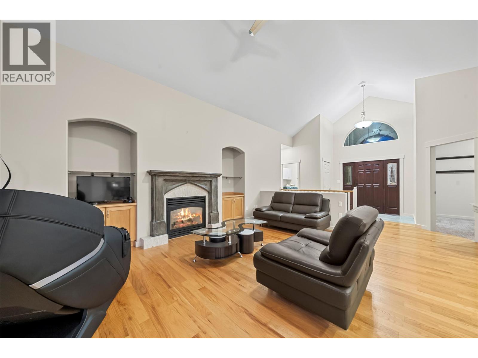 2470 24 Avenue NE - 18