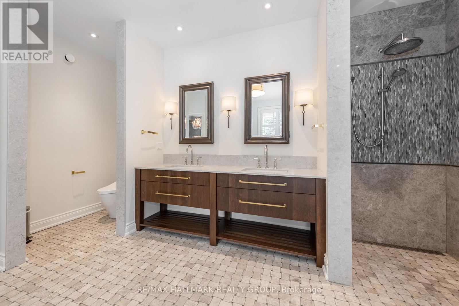 5800 QUEENSCOURT CRESCENT - 24
