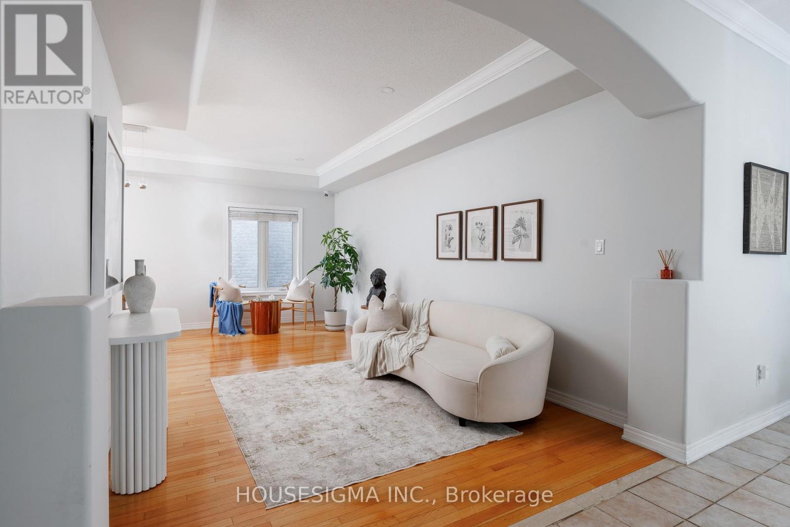 703 MADELINE HEIGHTS - Photo 3 of 37, Newmarket (Stonehaven-Wyndham), Ontario