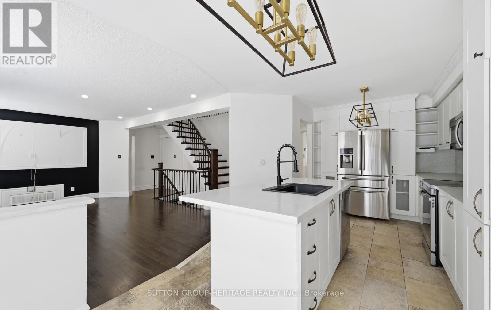 10 GREENHALF DRIVE - Photo 5 of 25, Ajax (South East), Ontario