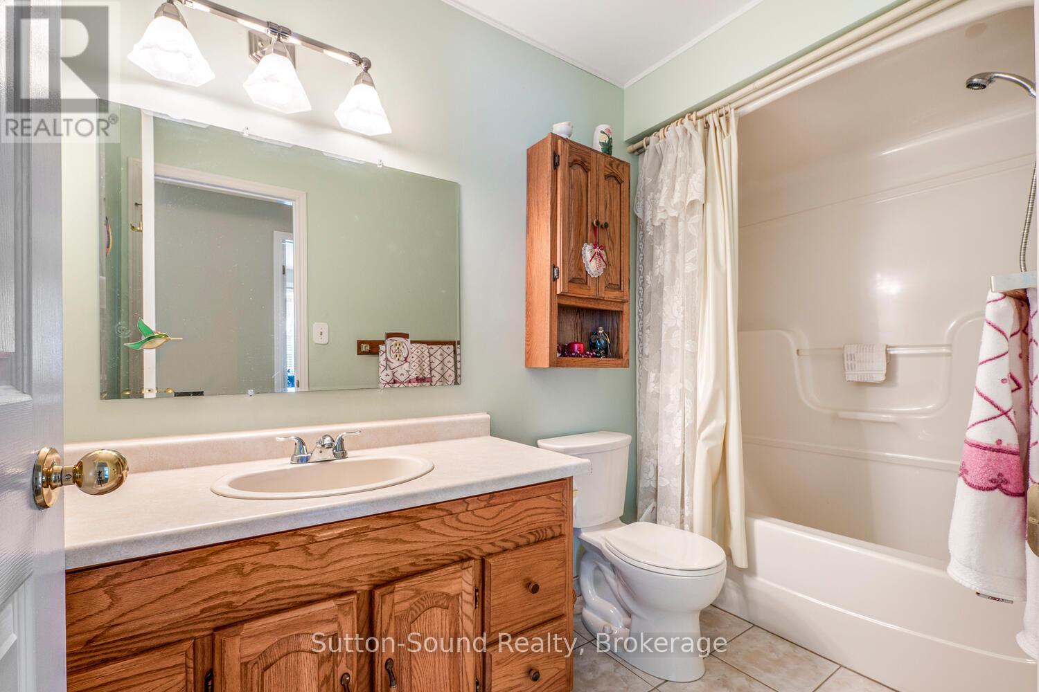 8 PINE TREE DRIVE - 29