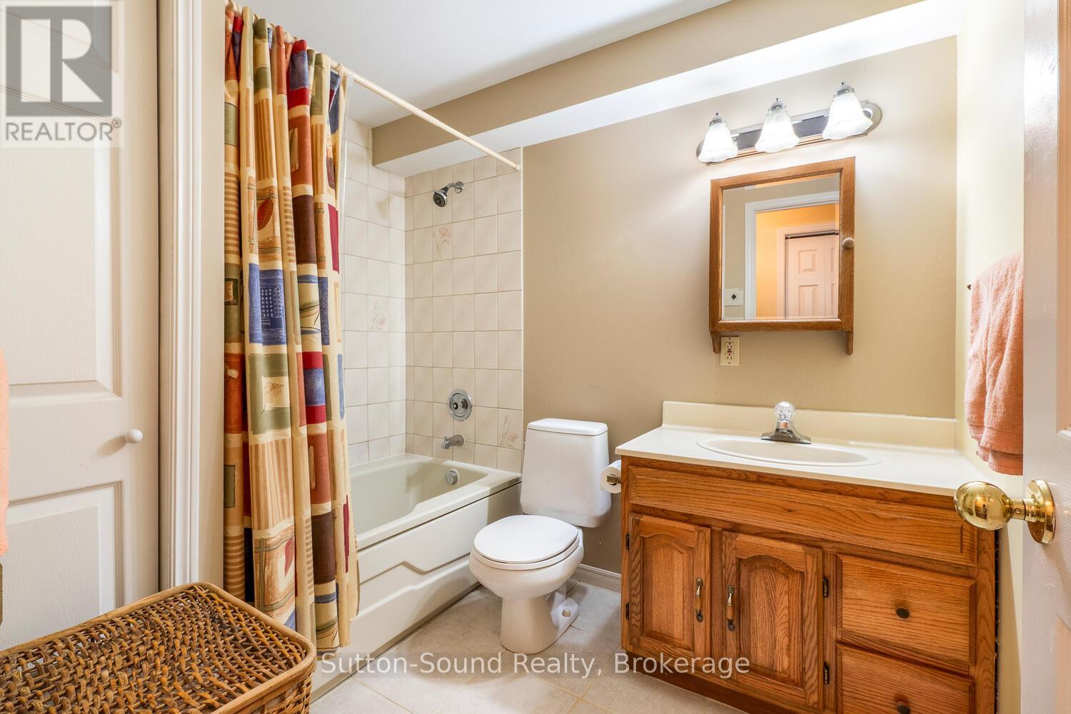 8 PINE TREE DRIVE - 35
