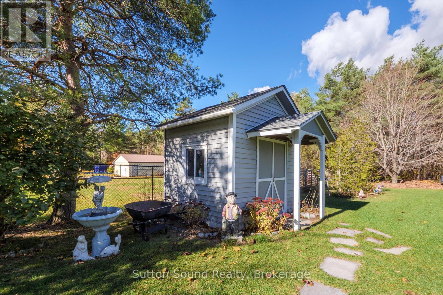 8 PINE TREE DRIVE - 41