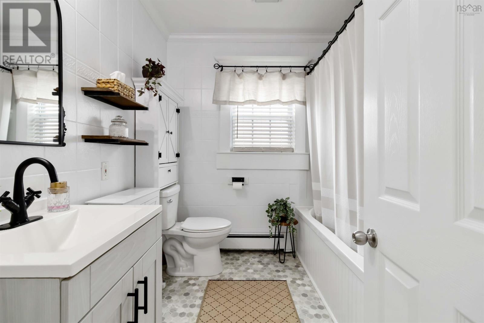 Property 24 of 26 of 31 West Pennant Road