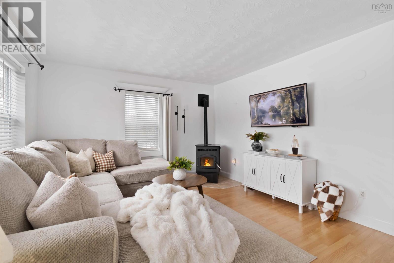 Property 8 of 26 of 31 West Pennant Road