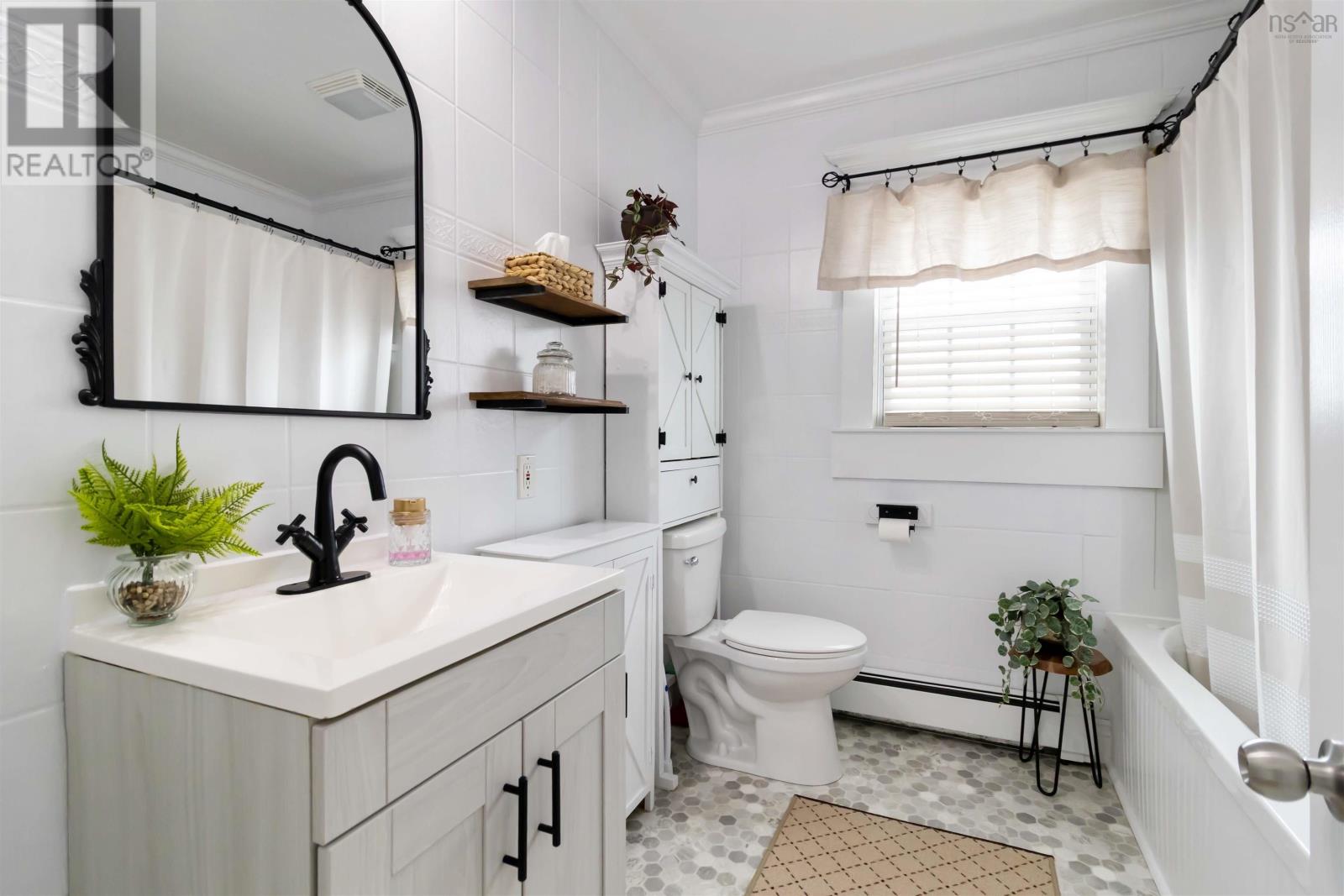 Property 25 of 26 of 31 West Pennant Road