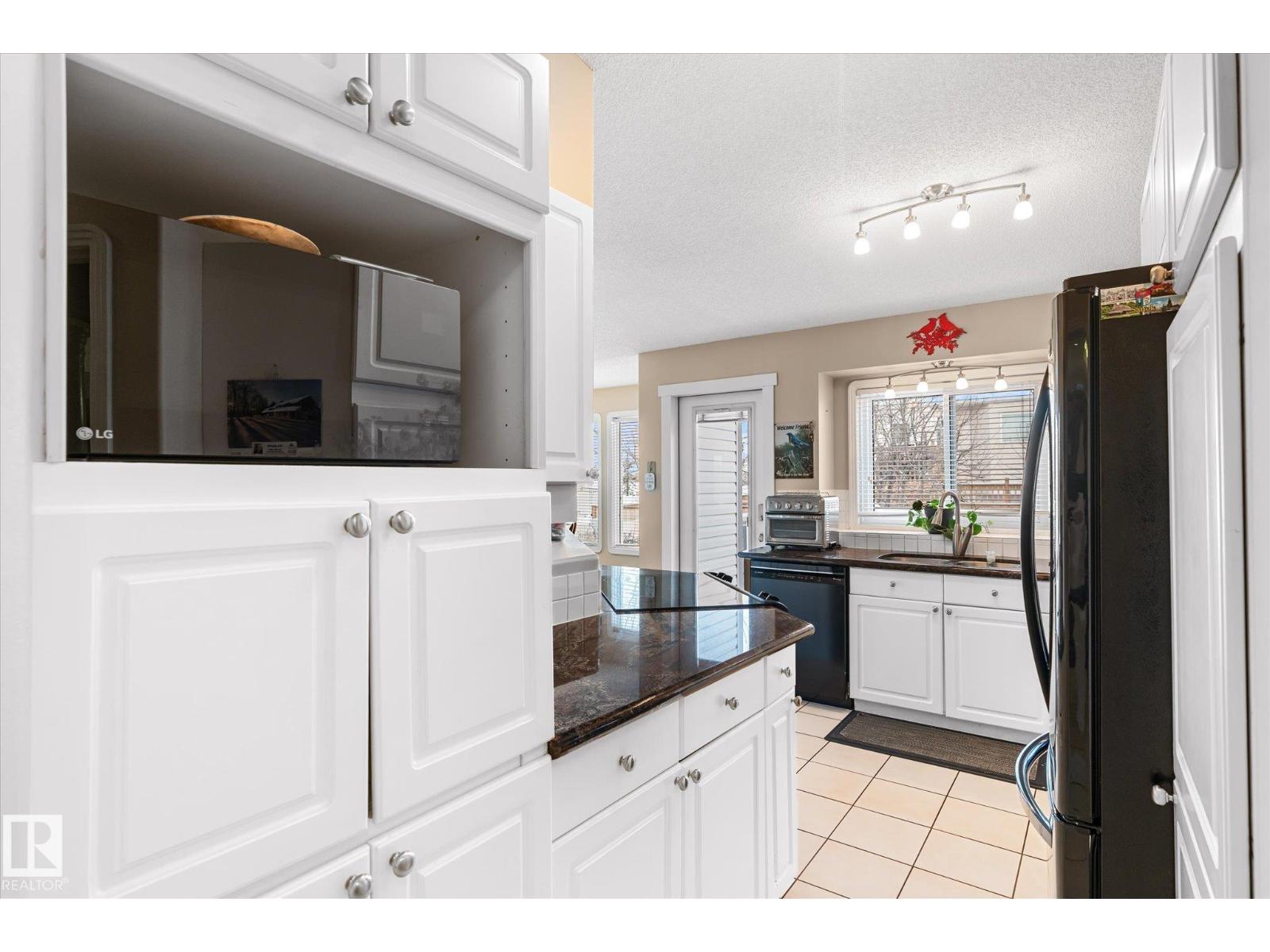7020 157 AV NW - 19