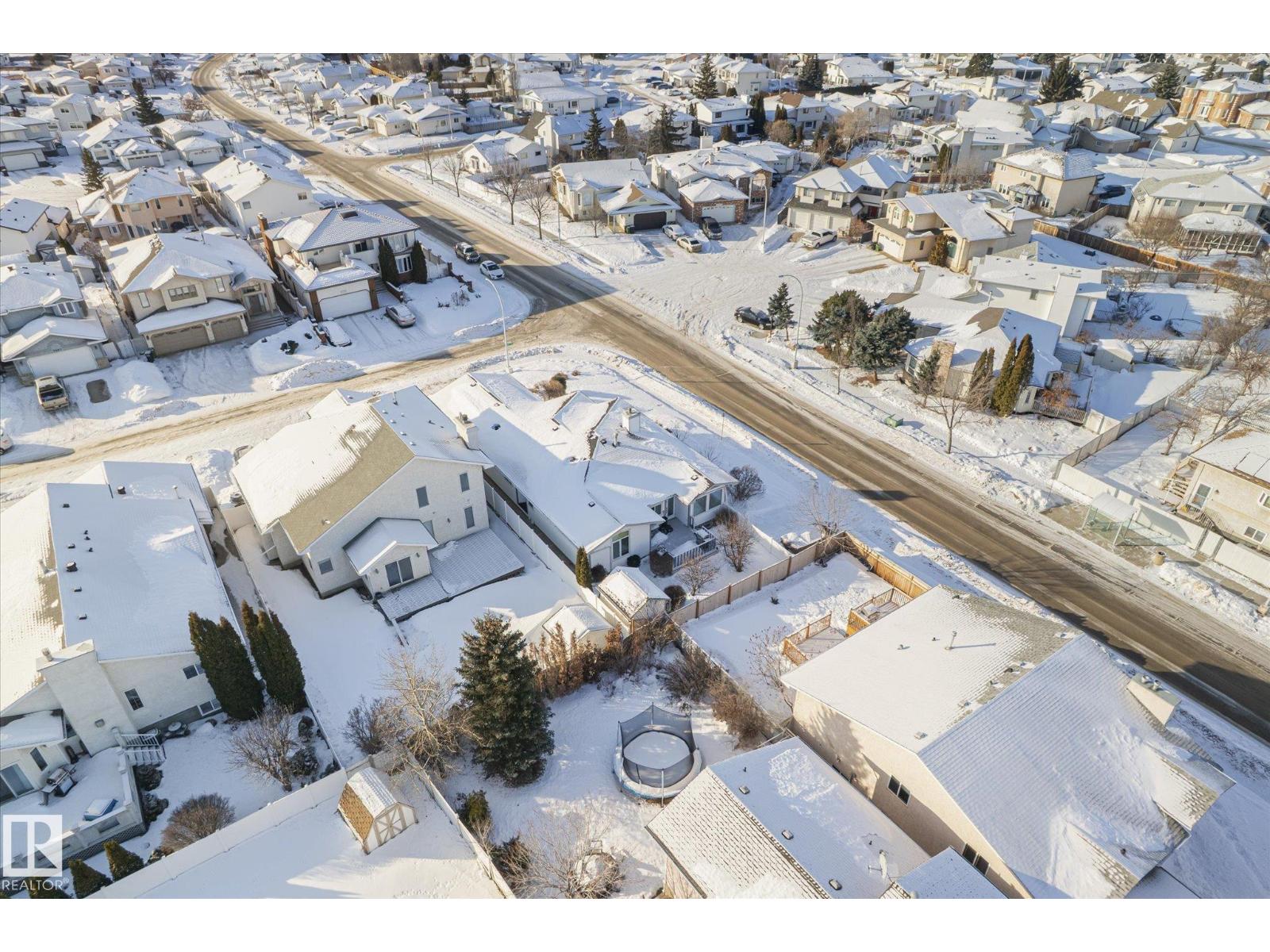 7020 157 AV NW - 4