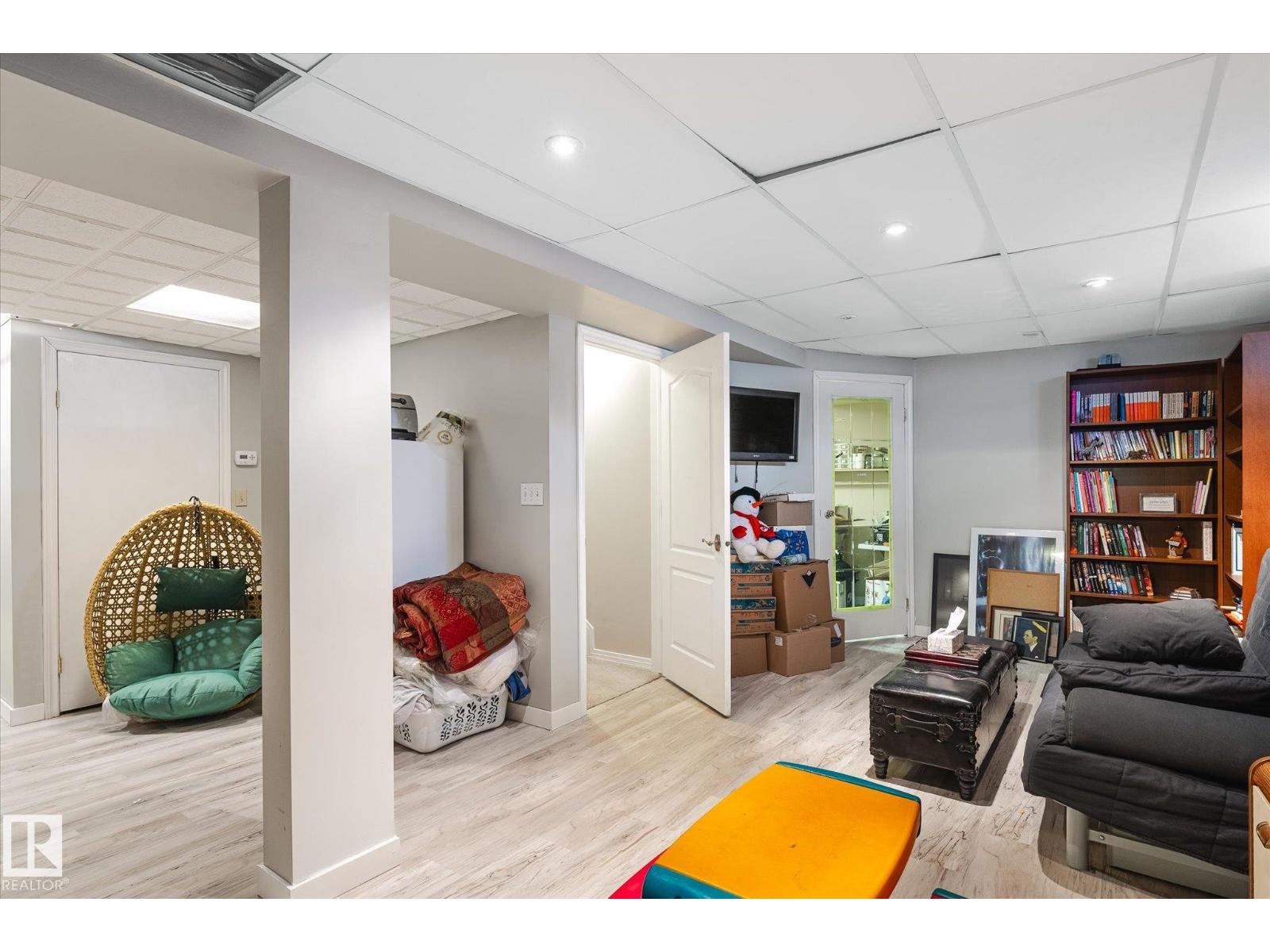 7020 157 AV NW - 44