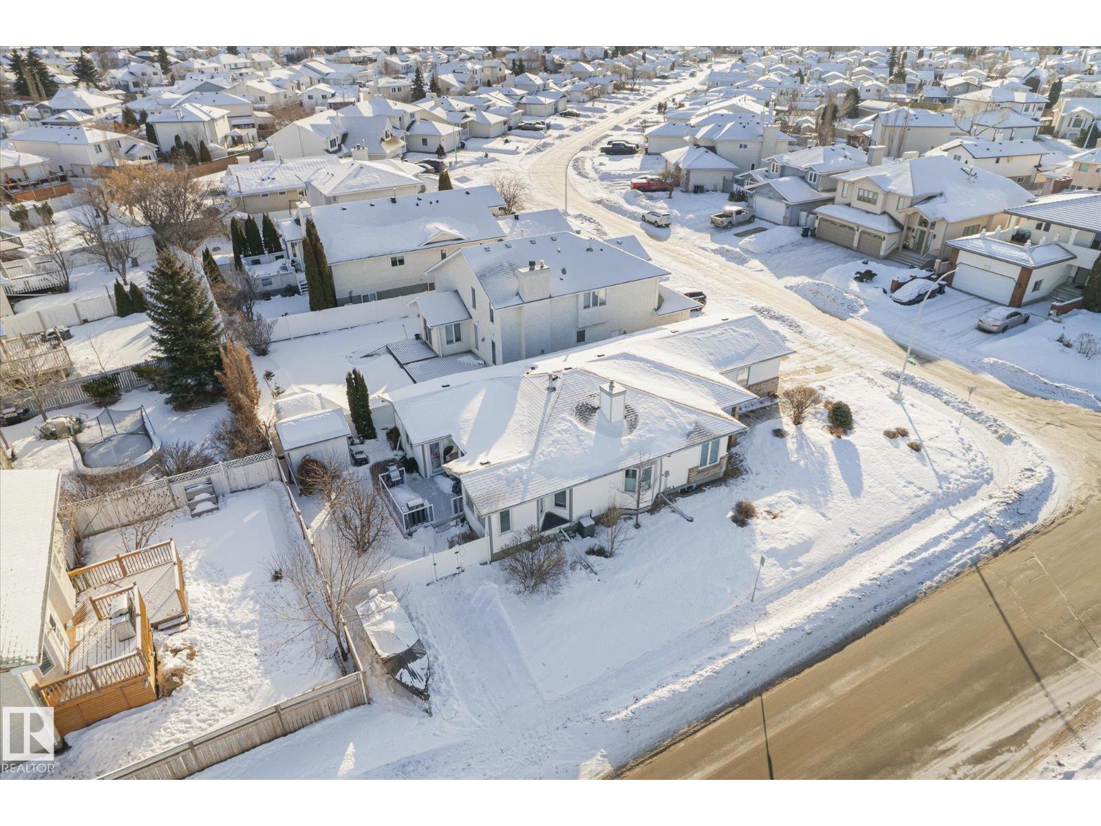 7020 157 AV NW - 5