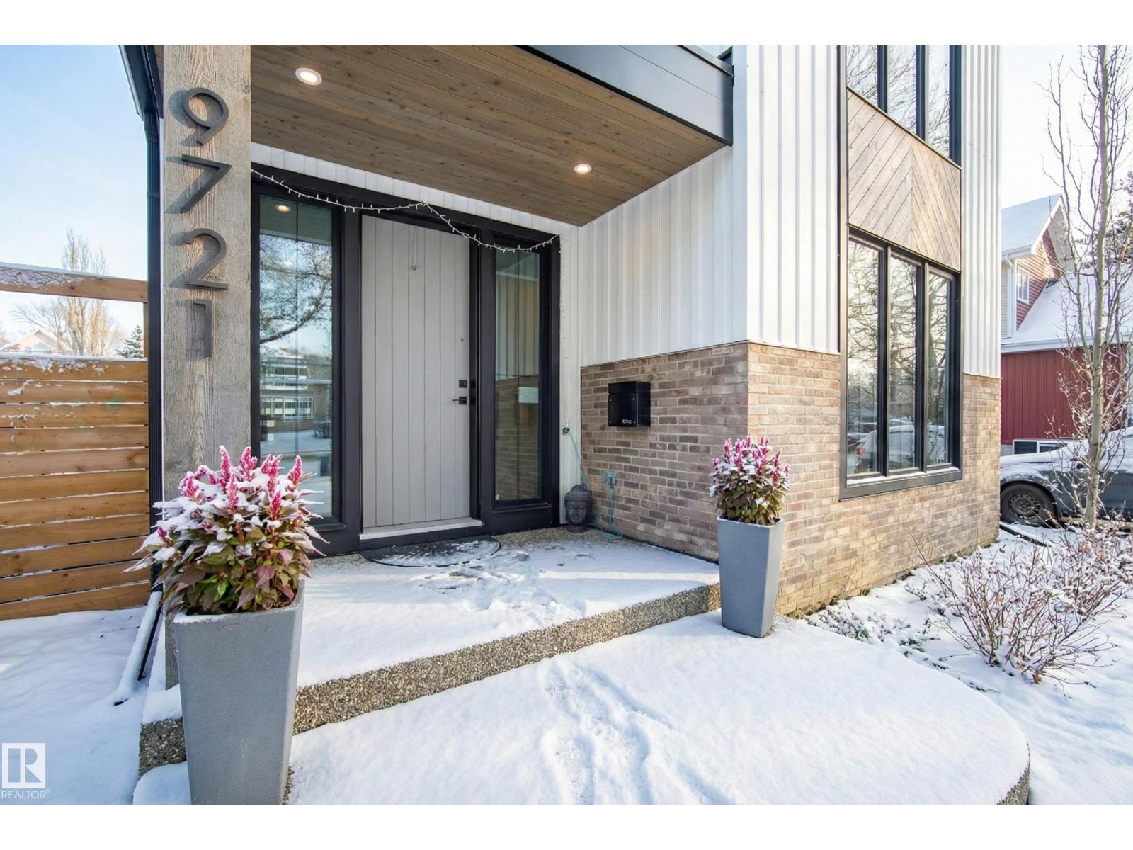 9721 96 ST NW - Photo 3 of 47, Edmonton, Alberta