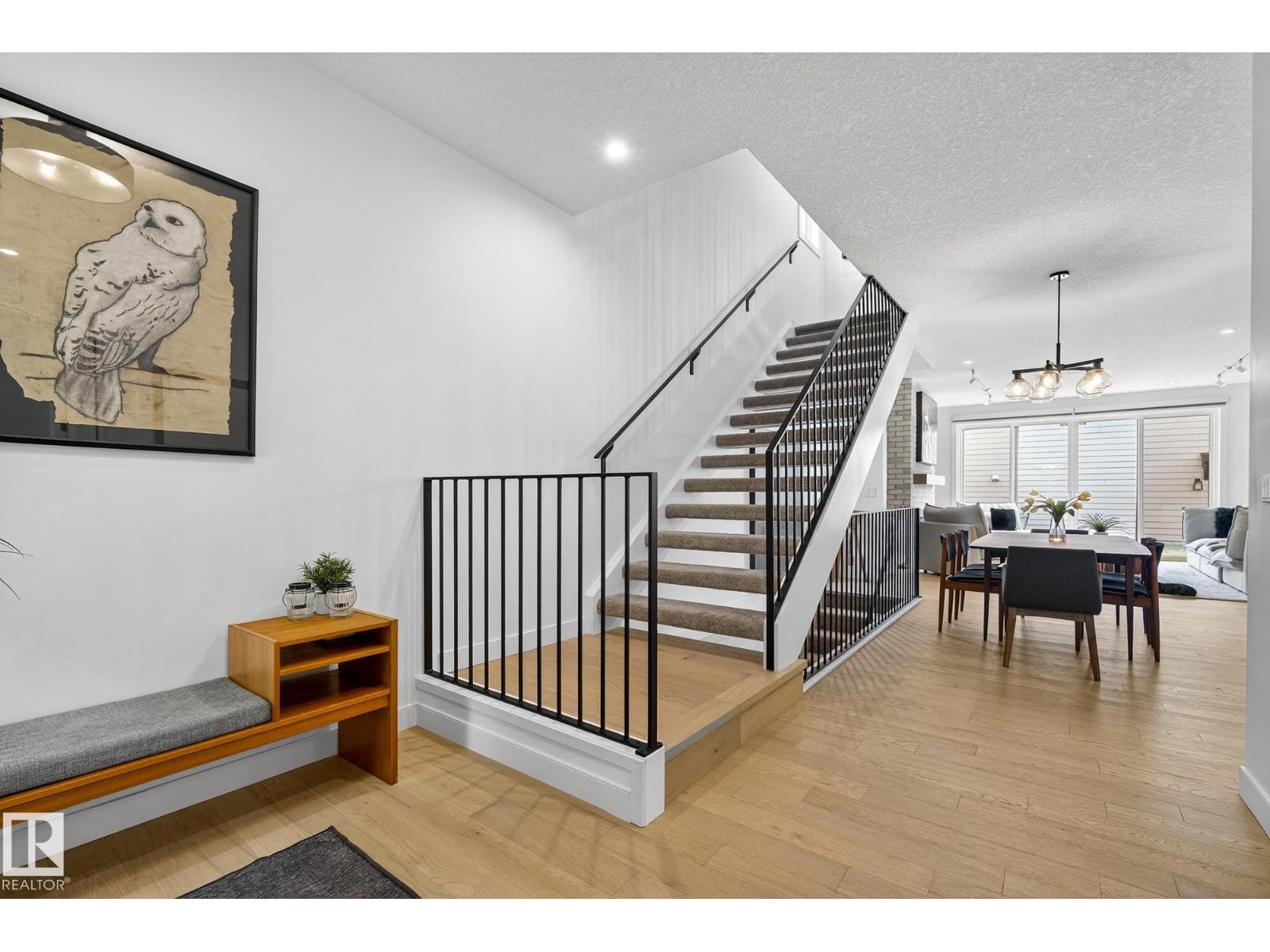 9721 96 ST NW - Photo 4 of 47, Edmonton, Alberta