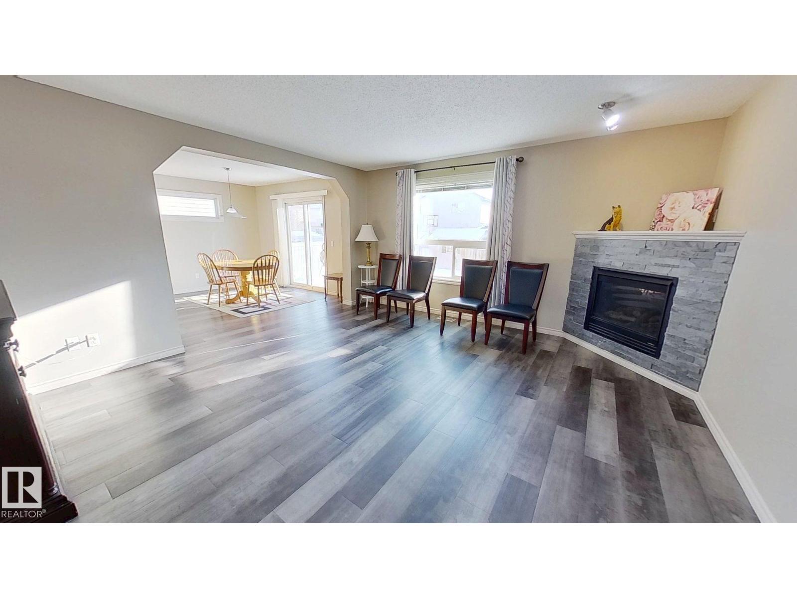 
          3811 MCLEAN Close SW
            <br/>
            <span>Edmonton</span>
            , 
            <span>AB</span>
             <span>T6W1R4</span>
         - Photo 6