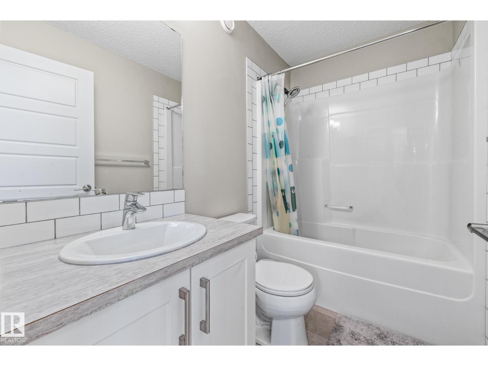 
          384 CHARLESWORTH Drive SW
            <br/>
            <span>Edmonton</span>
            , 
            <span>AB</span>
             <span>T6X2G5</span>
         - Photo 8